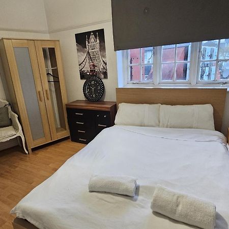 London Edgware Station Apartment Exteriör bild