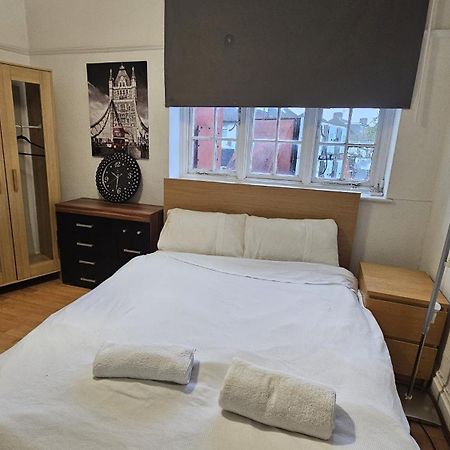 London Edgware Station Apartment Exteriör bild