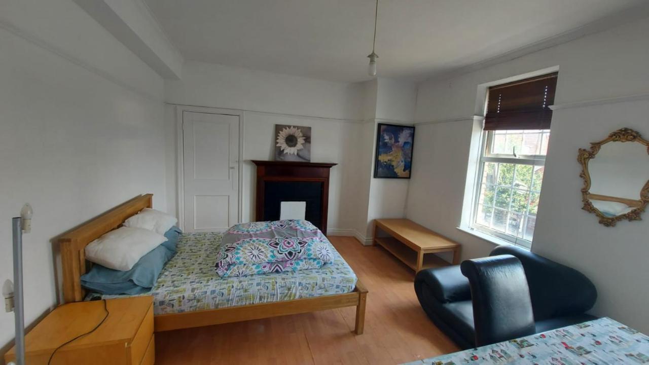 London Edgware Station Apartment Exteriör bild