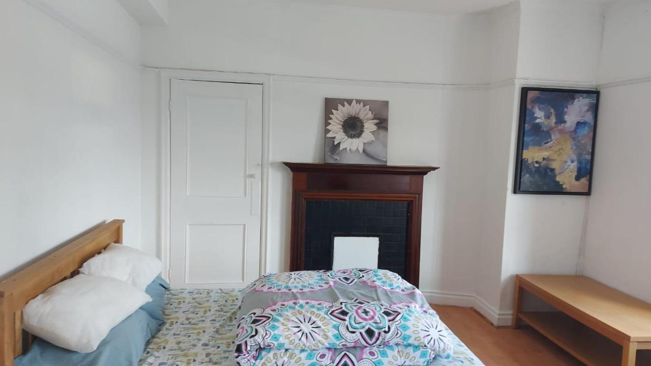 London Edgware Station Apartment Exteriör bild