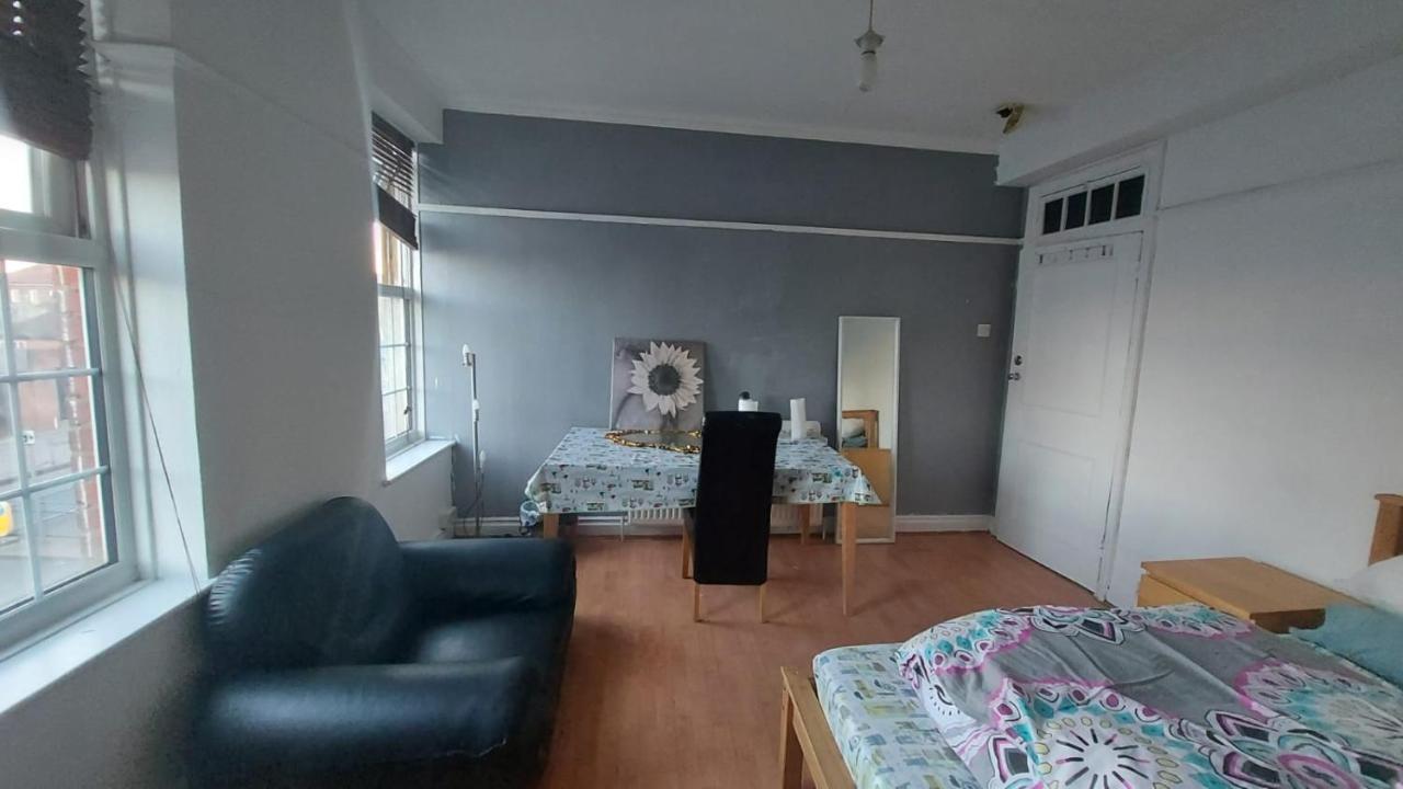 London Edgware Station Apartment Exteriör bild