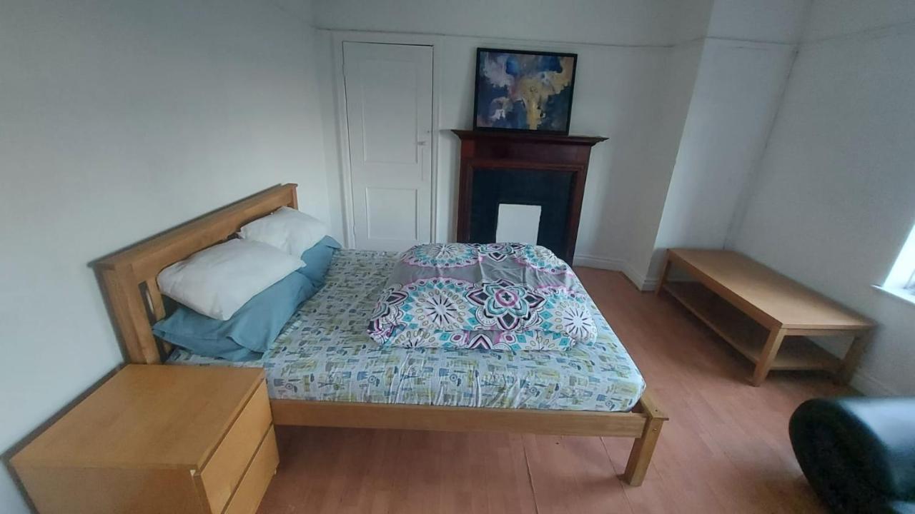 London Edgware Station Apartment Exteriör bild