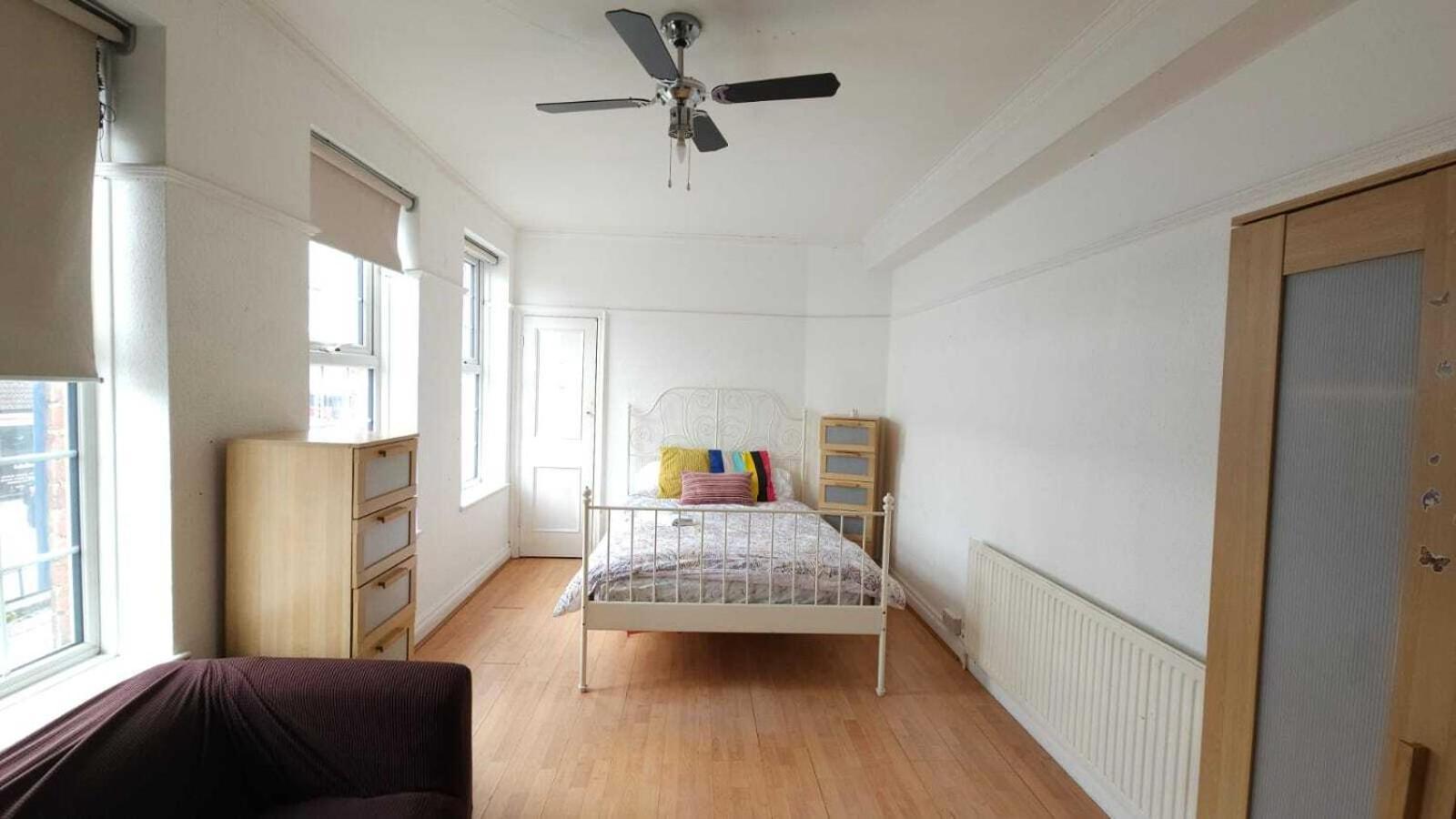 London Edgware Station Apartment Rum bild