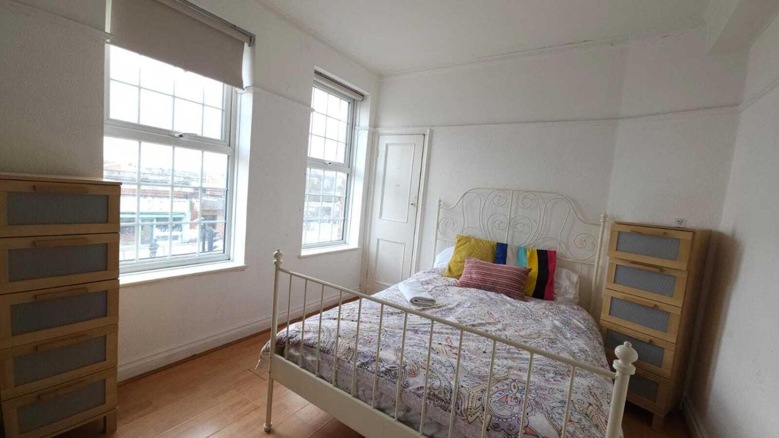 London Edgware Station Apartment Rum bild