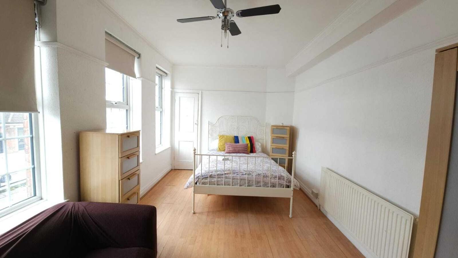 London Edgware Station Apartment Rum bild